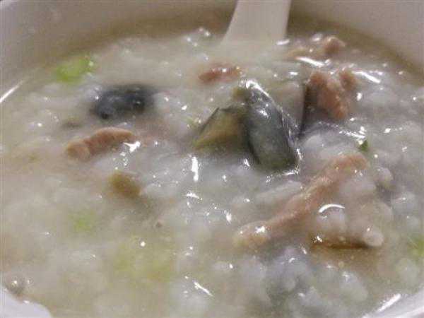 外媒手持马云照片咨询风水师：凭手相推算阿里上市日期